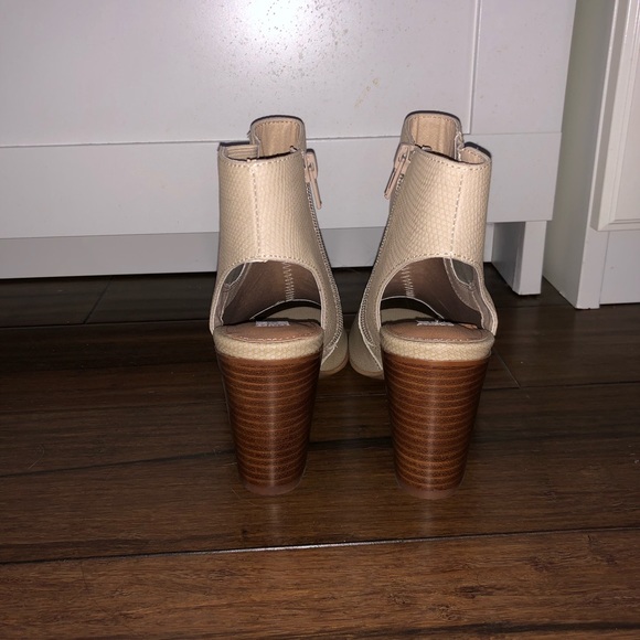 Brand New Steve Madden Sandals - Picture 2 of 5